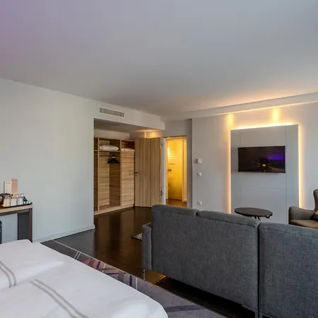 Premier Hotel 3*